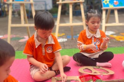 ♥️NHỮNG EM BÉ HẠNH PHÚC CỦA Trường Mầm Non Hoa sen ❤️  ♥️ Hạnh phúc của các con là những trải nghiệm, khám phá thế giới theo cách riêng❤️  ☘Mỗi ngày đến trường, các con được là chính mình, thỏa sức học tập, vui chơi, những tiếng cười khúc khích, giòn tan, ghi dấu những ký ức tuổi thơ hồn nhiên, trong sáng❤️  ? Đến trường các con được thoả sức khám phá và trải nghiệm các hoạt động đầy sáng tạo.   ☘️Những hoạt động trải nghiệm mang ý nghĩa sâu sắc đối với tuổi thơ của trẻ, giúp trẻ có được nhiều kỹ năng sống mới lạ thú vị trong cuộc sống hàng ngày và đem đến sự hứng thú cho trẻ.  ➡️ Dưới đây là 1 số video, hình ảnh của buổi trải nghiệm của trẻ Trường Mầm non Hoa Sen ??