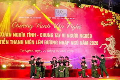 💥 HÒA CHUNG KHÔNG KHÍ RỘN RÀNG ĐÊM VĂN NGHỆ TẠI XÃ TƯ NGHĨA 💥        🌻Tối ngày 27/02/2026, tại Quảng trường 24/3, đêm văn nghệ với chủ đề “Xuân nghĩa tình – Chung tay vì người nghèo và tiễn thanh niên lên đường nhập ngũ  năm 2026” đã diễn ra trong không khí vui tươi, ấm áp và đầy ý nghĩa.     🌸 Trường Mầm non Hoa Sen rất vinh dự khi các bé đã tham gia biểu diễn tiết mục múa “Khát vọng tuổi trẻ” – một tiết mục sôi động, tràn đầy năng lượng, thể hiện tinh thần tự hào, nhiệt huyết và niềm tin vào tương lai tươi sáng của quê hương.       Tiết mục không chỉ góp phần làm phong phú thêm chương trình nghệ thuật của địa phương mà còn lan tỏa thông điệp về ước mơ, khát vọng và trách nhiệm của thế hệ trẻ trong công cuộc xây dựng và bảo vệ Tổ quốc.      🌼 Sự cổ vũ nhiệt tình của quý đại biểu, phụ huynh và bà con Nhân dân chính là nguồn động viên to lớn để các bé hoàn thành phần biểu diễn thật tự tin, rạng rỡ.          Nhà trường xin gửi lời cảm ơn chân thành đến lãnh đạo địa phương đã tạo điều kiện để cô và trò có cơ hội giao lưu, học hỏi và đóng góp vào hoạt động ý nghĩa của xã nhà.         Kính chúc quê hương Tư Nghĩa ngày càng phát triển, giàu đẹp; chúc các thanh niên lên đường nhập ngũ năm 2026 vững vàng, hoàn thành xuất sắc nhiệm vụ được giao! 🇻🇳✨ #TruongMamNonHoaSen #XuanNghiaTinh #KhatVongTuoiTre