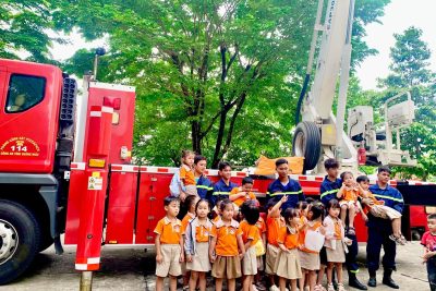 ???? ?Ba mẹ và các bạn nhỏ cùng xem lại những hình ảnh đáng nhớ của các bạn nhỏ Hoa Sen? đi tham gia trải nghiệm thực tế về ” Tuyên truyền, trải nghiệm, thực hành chữa cháy và cứu nạn, cứu hộ” do Công an tỉnh tổ chức tại trường Đại học tài chính- Kế toán nhé❤️???